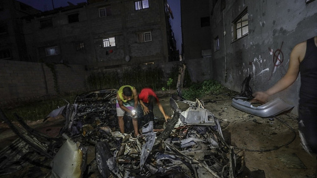 İsrail savaş uçakları Gazze’yi bombaladı