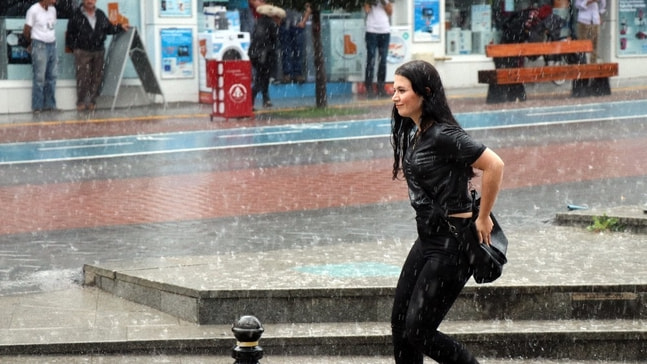 Bolu’da aniden bastıran yağmur etkili oldu
