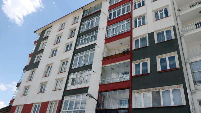 Bu apartmanda oturan ya milletvekili oluyor ya da il başkanı