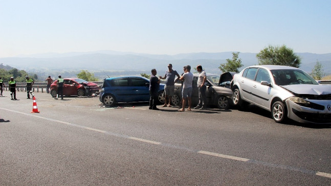 Sakar geçidinde rampa yukarı zincirleme kaza