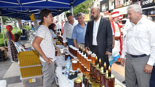 İzmit Belediyesi bal günlerine yoğun ilgi
