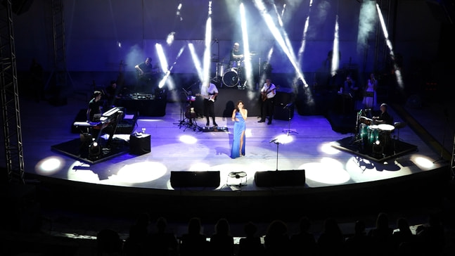 Funda Arar Amfi Tiyatro'da konser verdi