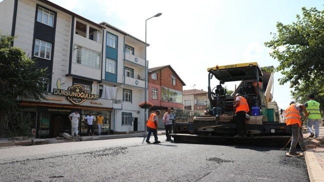 Yunus Emre Caddesi’nde asfalt çalışmaları devam ediyor
