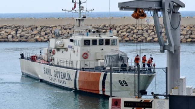 Marmaris açıklarında tekneleri arızalanan göçmenleri sahil güvenlik kurtardı