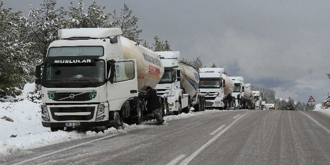 SEYDİKEMER'DE KAR YAĞIŞI HAYATI DURDURDU