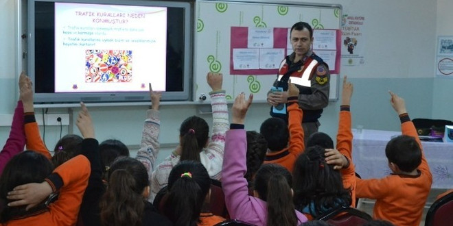 Jandarmadan öğrencilere trafik eğitimi
