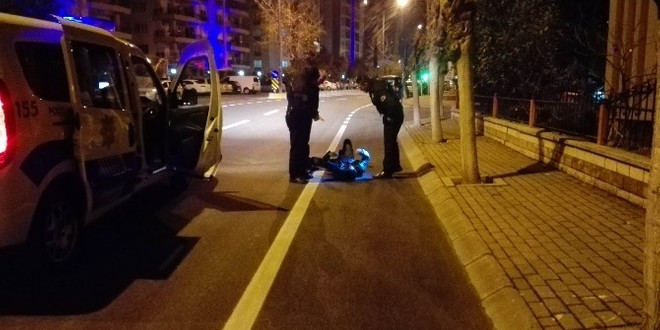 Alkolü Fazla Kaçırınca Asfaltın Ortasında Uykuya Yattı
