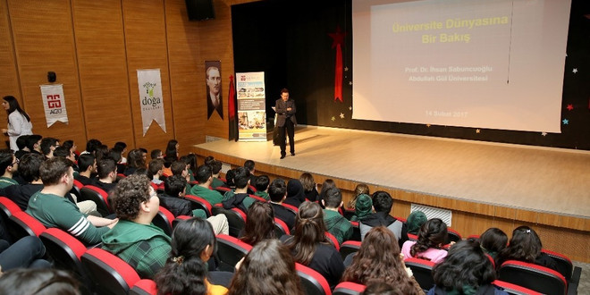 Rektör Sabuncuoğlu üniversite adayı öğrencilerle buluştu
