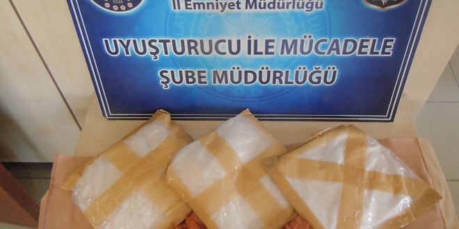 İran uyruklu bir şahsın üzerinde 3 kilo 10 gram uyuşturucu madde ele geçirildi
