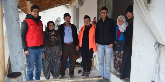 “Çaya Geliyoruz” projesinde gönüllüler işitme engelli gence misafir oldu
