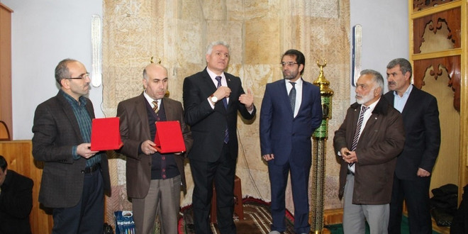 Emekli olan imamlara Diva-Sen’den plaket
