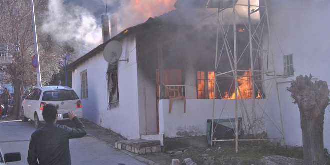 Müstakil evde çıkan yangın mahalleliyi korkuttu
