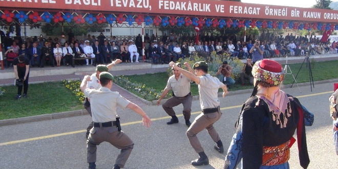 'Jandarma zeybeği' oynadılar