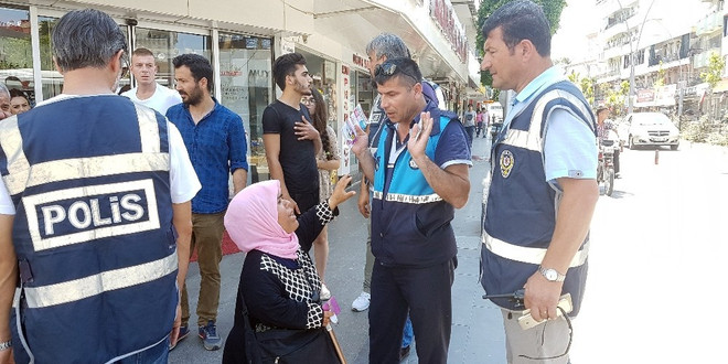 Ücretsiz ulaşım kartlı dilenci