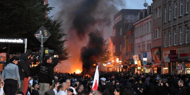 Hamburg’da caddeler savaş alanı
