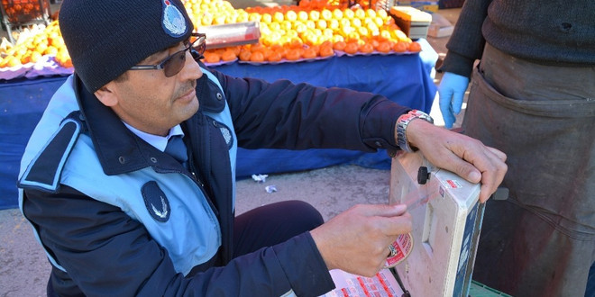 Kartepe Belediyesi’nden esnafa tartı uyarısı
