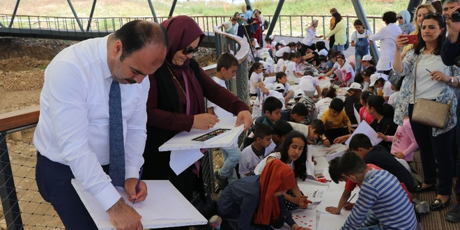 23 Nisan 12 bin yıllık tarihi mekanda kutlandı
