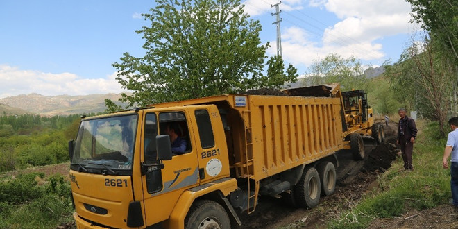 Develi’de parke çalışmaları devam ediyor
