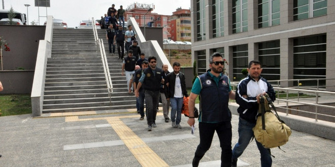 FETÖ’den mahkemeye çıkarılan 20 askerden 13’ü tutuklandı
