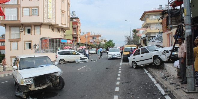 Dikkatsiz sürücüler ortalığı savaş alanına çevirdi
