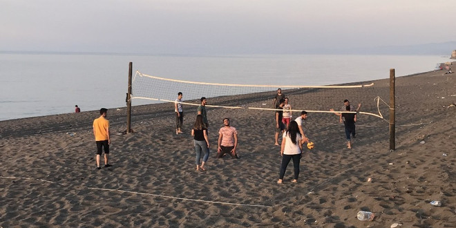 Akçakoca’da plaj voleybolu sezonu başladı
