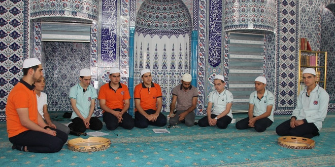 Hatay’da öğrencilerden 439 şehidin ruhuna 439 Hatmi Şerif
