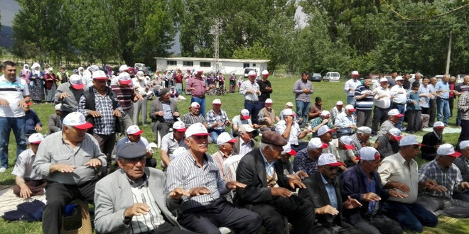 Çal’da vatandaşlar yağmur duasına çıktı
