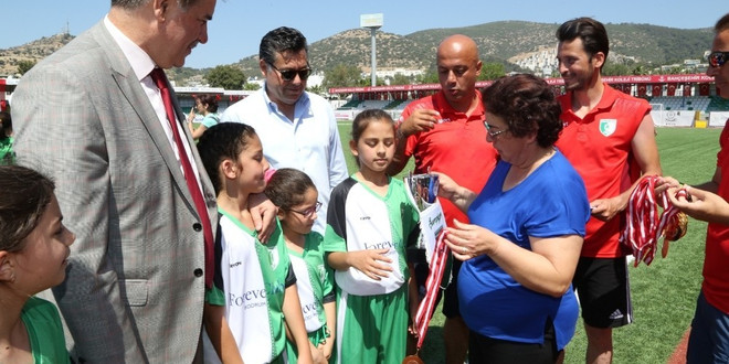 İsmail Altındağ Çocuk Futbol Festivali kupa ve ödül töreniyle sona erdi
