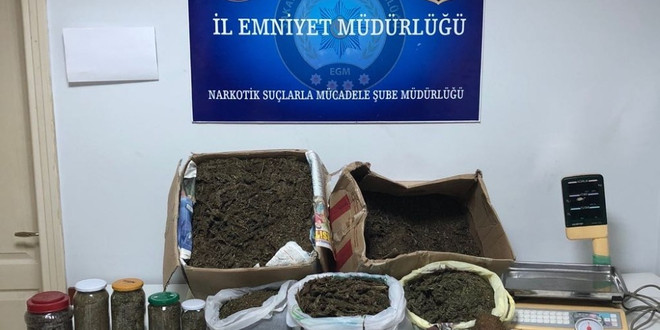 77 yaşında 16 kilogram esrarla yakalandı
