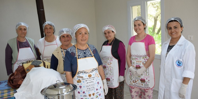 (Özel) Köy kadınlarından pastörize peynir
