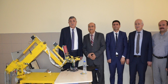 Doktora öğrencisi 5 eksenli yerli robot tasarladı