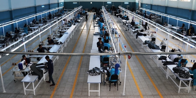 Van’da açılan tekstil fabrikası 110 kişiye ekmek kapısı oldu
