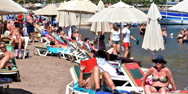 Turistler Sonbahar Güneşinin Tadını Çıkardı